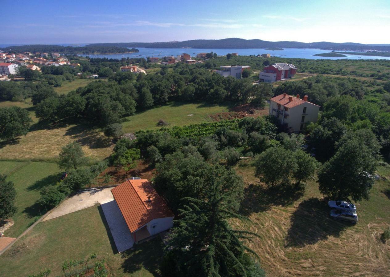 Holiday Home Kipo I Lunja Медулин Экстерьер фото